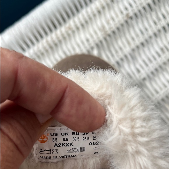 Timberland Women's Brown Fur-Lined boot sneakers - Picture 6 of 6